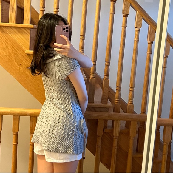 Grey Short-Sleeved Sweater - Picture 3 of 6